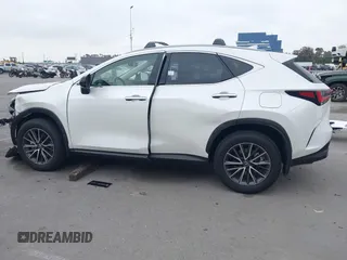 2025 Lexus NX 250 z VIN JTJADCAZ0S2016372, wystawiony jako IAAI lot #42254626 z przebiegiem 7 339 mil mil oraz . Historia ofert i sprzedaży dostępna na DreamBid. Obrazek 15.