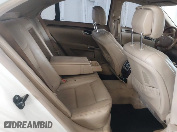 2010 Mercedes-Benz S 550 z VIN WDDNG8GB1AA352707, wystawiony jako IAAI lot #42362577 z przebiegiem 201 878 mil mil oraz . Historia ofert i sprzedaży dostępna na DreamBid. Obrazek 8.