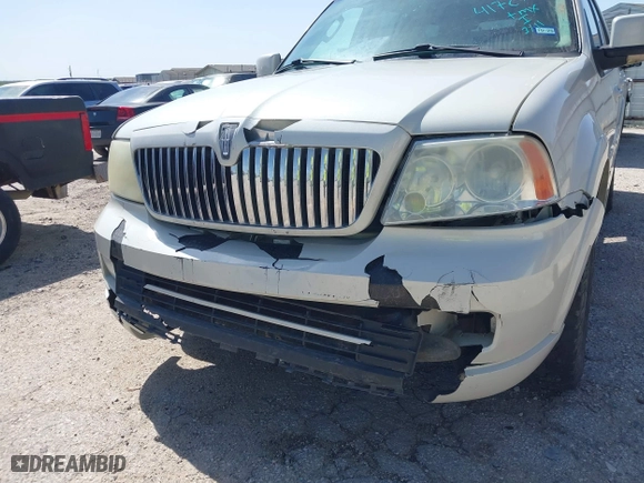 2006 Lincoln Navigator Luxury with VIN 5LMFU27566LJ23992, listed as a IAAI auction lot 41724936 with 189,727 mi miles. Bid and sale history available at carsss.com. Image 6.