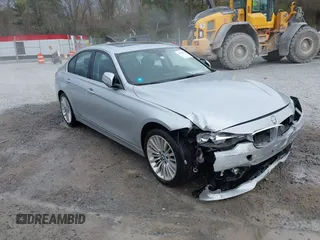 2015 BMW 3 Series 328i xDrive z VIN WBA3B3G53FNT17788, wystawiony jako IAAI lot #41940100 z przebiegiem 78 476 mil mil oraz . Historia ofert i sprzedaży dostępna na DreamBid. Obrazek 1.
