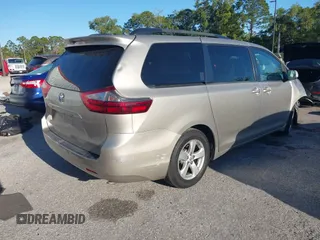 2017 Toyota Sienna LE Auto Access Seat with VIN 5TDKZ3DC5HS786195, listed as a IAAI auction lot 41829226 with 138,047 mi miles. Bid and sale history available at carsss.com. Image 4.