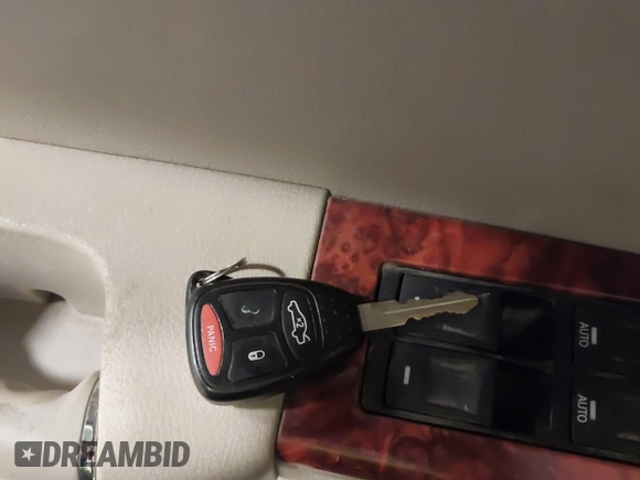 2006 Jeep Commander Limited z VIN 1J8HG58266C319288, wystawiony jako IAAI lot #42080158 z przebiegiem 160 645 mil mil oraz . Historia ofert i sprzedaży dostępna na DreamBid. Obrazek 11.