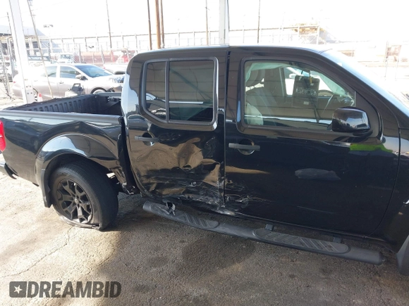 2020 Nissan Frontier SV z VIN 1N6ED0EA6LN724744, wystawiony jako IAAI lot #41879935 z przebiegiem 51 376 mil mil oraz . Historia ofert i sprzedaży dostępna na DreamBid. Obrazek 6.