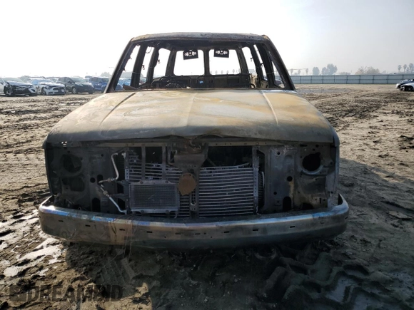 1997 Chevrolet Suburban with VIN 3GNFK16R8VG121000, listed as a Copart auction lot 83406924 with 0 mi miles and Non Repairable. Bid and sale history available at carsss.com. Image 5.