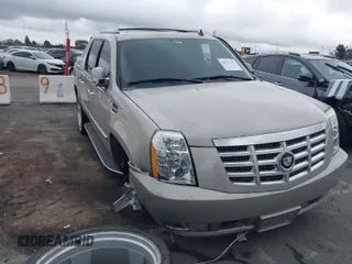 2007 Cadillac Escalade EXT with VIN 3GYFK62887G193346, listed as a IAAI auction lot 41522004 with 111,069 mi miles. Bid and sale history available at carsss.com. Image 1.