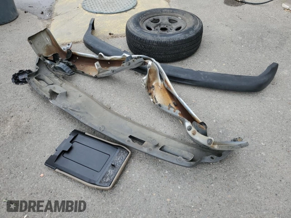 2005 Chevrolet Suburban LS with VIN 3GNEC16Z85G243106, listed as a Copart auction lot 82868994 with 192,142 mi miles and Salvage title. Bid and sale history available at DreamBid. Image 13.