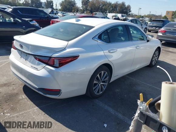 2021 Lexus ES with VIN 58ACA1C13MU005619, listed as a IAAI auction lot 41637656 with 44,165 mi miles. Bid and sale history available at carsss.com. Image 4.