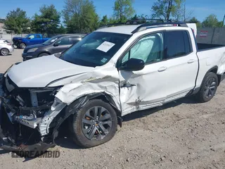 2024 Honda Ridgeline Sport z VIN 5FPYK3F11RB005065, wystawiony jako IAAI lot #42133517 z przebiegiem 4 697 mil mil oraz . Historia ofert i sprzedaży dostępna na DreamBid. Obrazek 2.