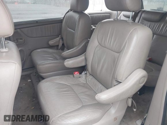 2010 Toyota Sienna XLE with VIN 5TDYK4CC1AS330349, listed as a IAAI auction lot 41607065 with 258,145 mi miles and . Bid and sale history available at carsss.com. Image 8.