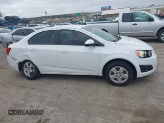2014 Chevrolet Sonic LS z VIN 1G1JA5SH9E4180377, wystawiony jako IAAI lot #41839198 z przebiegiem 156 357 mil mil oraz . Historia ofert i sprzedaży dostępna na DreamBid. Obrazek 13.