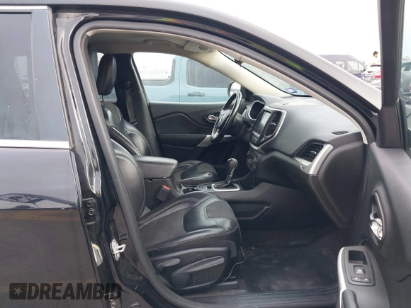 2018 Jeep Cherokee Latitude Plus z VIN 1C4PJLLB8JD537848, wystawiony jako IAAI lot #42105562 z przebiegiem 158 602 mil mil oraz . Historia ofert i sprzedaży dostępna na DreamBid. Obrazek 5.