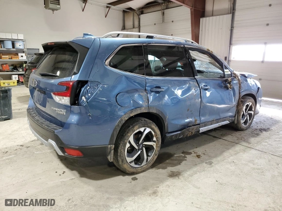 2022 Subaru Forester Touring with VIN JF2SKARC6NH528822, listed as a Copart auction lot 44236455 with 35,190 mi miles and Salvage Title. Bid and sale history available at carsss.com. Image 3.