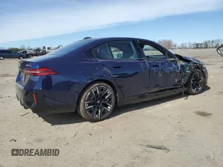 2024 BMW i5 M60 z VIN WBY43FK04RCR36321, wystawiony jako Copart lot #48237355 z przebiegiem 8926 mil mil oraz Szkody całkowita. Historia ofert i sprzedaży dostępna na DreamBid. Obrazek 3.