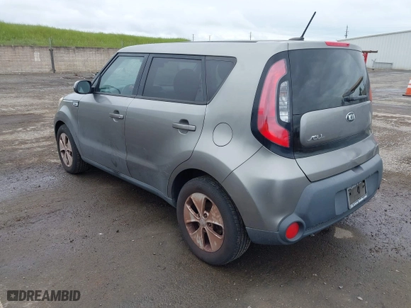 2015 Kia Soul with VIN KNDJN2A28F7219581, listed as a IAAI auction lot 41979657 with 172,688 mi miles. Bid and sale history available at carsss.com. Image 3.