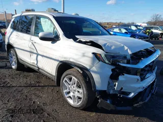 2025 Honda Passport EX-L with VIN 5FNYF8H53SB017413, listed as a IAAI auction lot 41586603 with 435 mi miles and . Bid and sale history available at DreamBid. Image 1.
