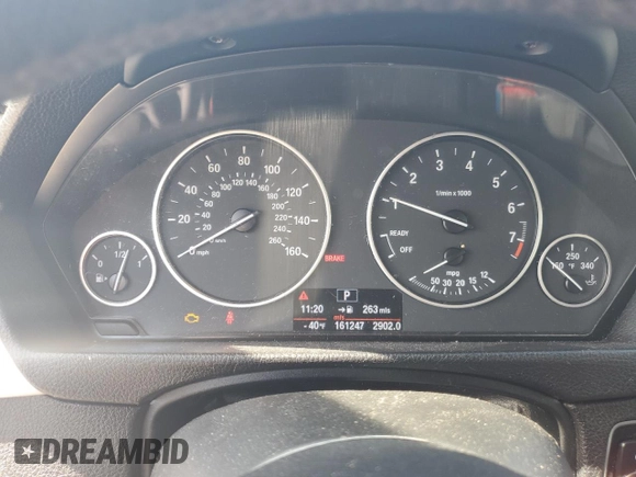 2013 BMW 3 Series 328i z VIN WBA3C1C58DF437018, wystawiony jako Copart lot #52147355 z przebiegiem 161 247 mil mil oraz Szkody całkowita. Historia ofert i sprzedaży dostępna na DreamBid. Obrazek 9.