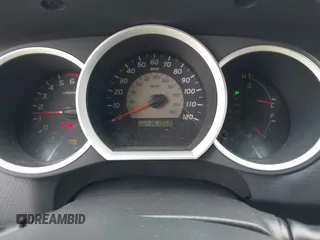 2006 Toyota Tacoma z VIN 3TMLU42N76M006045, wystawiony jako IAAI lot #42225263 z przebiegiem 161 068 mil mil oraz . Historia ofert i sprzedaży dostępna na DreamBid. Obrazek 7.