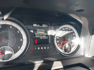 2017 Ram 1500 SLT z VIN 1C6RR6GG9HS804033, wystawiony jako IAAI lot #41707426 z przebiegiem 92 182 mil mil oraz . Historia ofert i sprzedaży dostępna na DreamBid. Obrazek 7.