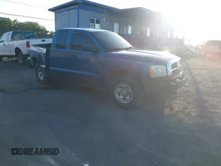 2005 Dodge Dakota z VIN 1D3HW22K85S166667, wystawiony jako IAAI lot #41483575 z przebiegiem 81 237 mil mil oraz . Historia ofert i sprzedaży dostępna na DreamBid. Obrazek 1.