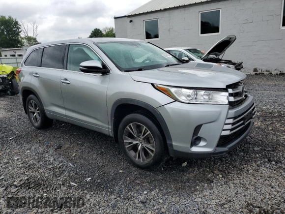 2018 Toyota Highlander LE with VIN 5TDBZRFH0JS841346, listed as a Copart auction lot 58398885 with 61,935 mi miles and Salvage title. Bid and sale history available at DreamBid. Image 4.