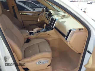 2014 Porsche Cayenne S z VIN WP1AB2A2XELA58986, wystawiony jako IAAI lot #41577501 z przebiegiem 53 672 mil mil oraz . Historia ofert i sprzedaży dostępna na DreamBid. Obrazek 5.
