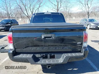 2021 Toyota Tacoma 4WD SR5 with VIN 3TMDZ5BN4MM117564, listed as a IAAI auction lot 41629220 with 77,063 mi miles. Bid and sale history available at carsss.com. Image 17.