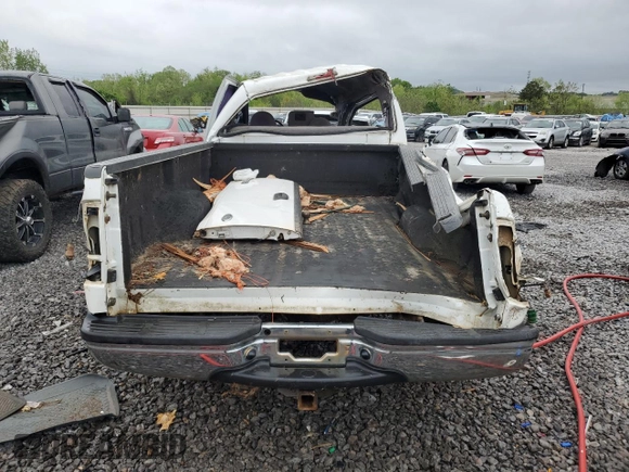2000 Ford F-250 XL with VIN 1FTNW21F0YED33588, listed as a Copart auction lot 52149285 with 193,846 mi miles and Non repairable. Bid and sale history available at DreamBid. Image 6.