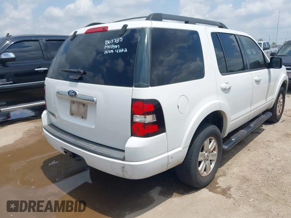 2010 Ford Explorer XLT with VIN 1FMEU6DE9AUB07735, listed as a IAAI auction lot 42107448 with 143,405 mi miles. Bid and sale history available at carsss.com. Image 4.