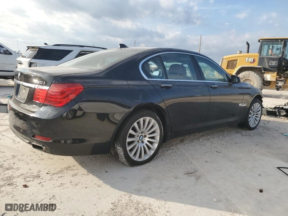 2012 BMW 7 Series 750i xDrive with VIN WBAKC6C58CC396835, listed as a Copart auction lot 86833724 with 0 mi miles and Salvage Title. Bid and sale history available at carsss.com. Image 3.