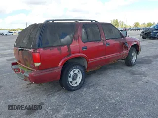 1998 GMC Jimmy SL with VIN 1GKCS13W8W2510773, listed as a IAAI auction lot 41675219 with 38,718 mi miles. Bid and sale history available at carsss.com. Image 4.