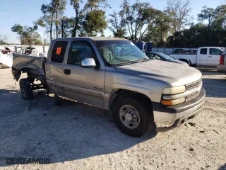 2000 Chevrolet Silverado 2500 LS with VIN 1GCFC29U5YE418894, listed as a Copart auction lot 41668905 with 369,583 mi miles and Salvage Title. Bid and sale history available at carsss.com. Image 4.