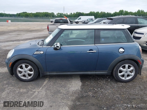 2010 MINI Hardtop with VIN WMWMF3C5XATZ26122, listed as a IAAI auction lot 42377547 with 198,506 mi miles and . Bid and sale history available at DreamBid. Image 13.