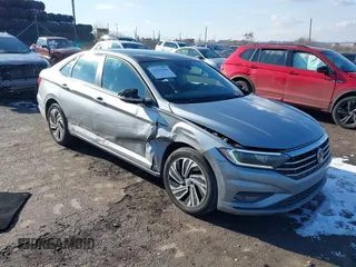 2021 Volkswagen Jetta SEL Premium z VIN 3VWG57BU8MM007481, wystawiony jako IAAI lot #41357604 z przebiegiem 115 273 mil mil oraz . Historia ofert i sprzedaży dostępna na DreamBid. Obrazek 1.