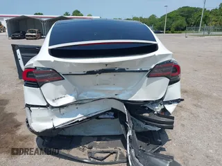 2016 Tesla Model X 70D z VIN 5YJXCBE25GF029372, wystawiony jako IAAI lot #42325335 z przebiegiem 80 071 mil mil oraz . Historia ofert i sprzedaży dostępna na DreamBid. Obrazek 6.