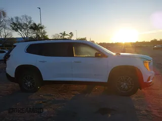 2025 GMC Acadia AWD Elevation z VIN 1GKENNRS8SJ160993, wystawiony jako IAAI lot #41679086 z przebiegiem 1 256 mil mil oraz . Historia ofert i sprzedaży dostępna na DreamBid. Obrazek 13.