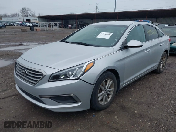 2016 Hyundai Sonata SE z VIN 5NPE24AF2GH392177, wystawiony jako IAAI lot #41956695 z przebiegiem 108 840 mil mil oraz . Historia ofert i sprzedaży dostępna na DreamBid. Obrazek 17.