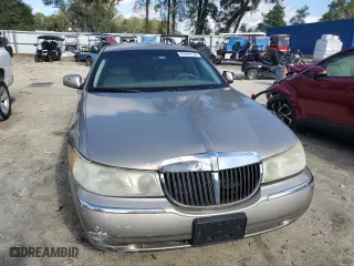 2002 Lincoln Town Car Executive with VIN 1LNHM81W62Y641775, listed as a Copart auction lot 87028124 with 0 mi miles and Clean Title. Bid and sale history available at carsss.com. Image 5.