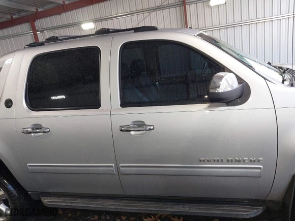 2013 Chevrolet Avalanche LT with VIN 3GNTKFE7XDG271401, listed as a IAAI auction lot 41213564 with 155,521 mi miles. Bid and sale history available at carsss.com. Image 13.