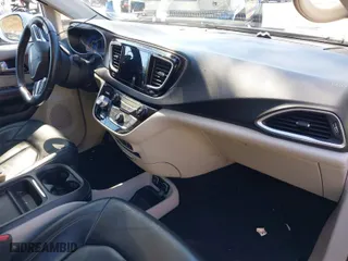 2017 Chrysler Pacifica Touring-L with VIN 2C4RC1BG7HR794768, listed as a IAAI auction lot 41827169 with 66,785 mi miles. Bid and sale history available at carsss.com. Image 5.