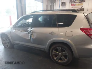 2010 Toyota RAV4 Sport z VIN 2T3RF4DV6AW080727, wystawiony jako IAAI lot #42526299 z przebiegiem Nie podano mil oraz . Historia ofert i sprzedaży dostępna na DreamBid. Obrazek 14.