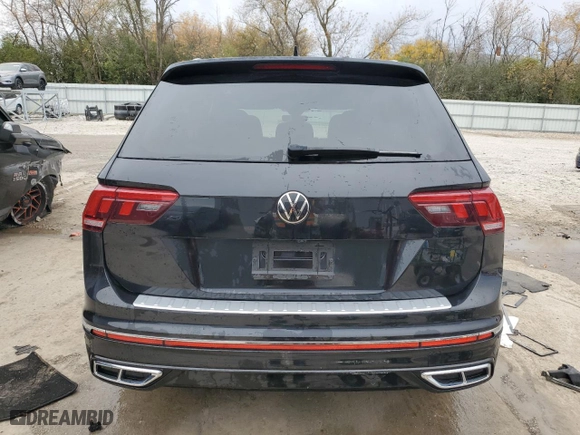 2022 Volkswagen Tiguan SEL R-Line with VIN 3VV4B7AX7NM057298, listed as a Copart auction lot 76698324 with 44,913 mi miles and Salvage Title. Bid and sale history available at carsss.com. Image 6.