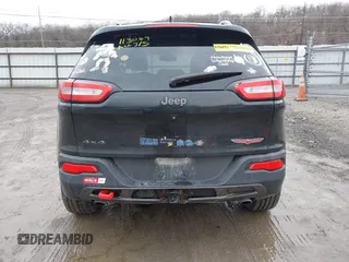 2016 Jeep Cherokee Trailhawk with VIN 1C4PJMBS6GW113069, listed as a IAAI auction lot 41757725 with 125,029 mi miles. Bid and sale history available at carsss.com. Image 17.