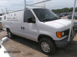 2007 Ford Econoline Cargo with VIN 1FTNS24W07DB34472, listed as a IAAI auction lot 42092511 with 187,546 mi miles. Bid and sale history available at carsss.com. Image 1.
