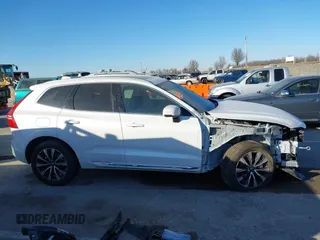 2023 Volvo XC60 Plus Bright Theme with VIN YV4L12DE9P1357707, listed as a IAAI auction lot 41413921 with 14,888 mi miles. Bid and sale history available at carsss.com. Image 14.