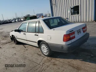 1994 Volvo 900 z VIN YV1JS8611R1172830, wystawiony jako Copart lot #75955284 z przebiegiem 222 846 mil mil oraz Szkody całkowita. Historia ofert i sprzedaży dostępna na DreamBid. Obrazek 2.