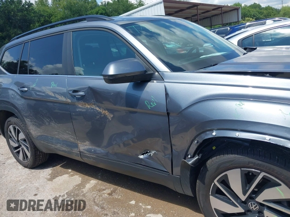 2024 Volkswagen Atlas SE with VIN 1V2HR2CAXRC528423, listed as a IAAI auction lot 42346922 with 38,637 mi miles and . Bid and sale history available at DreamBid. Image 13.