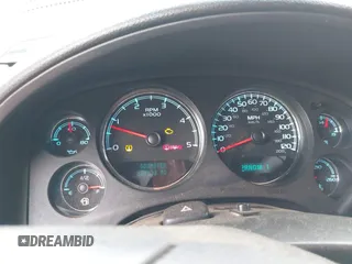 2008 Chevrolet Silverado 3500HD SRW 1LT z VIN 1GCHK33628F100592, wystawiony jako IAAI lot #41838192 z przebiegiem 221 333 mil mil oraz . Historia ofert i sprzedaży dostępna na DreamBid. Obrazek 7.