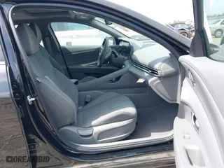 2025 Hyundai Elantra SEL Convenience with VIN KMHLS4DG8SU935070, listed as a IAAI auction lot 42087153 with 2,823 mi miles. Bid and sale history available at carsss.com. Image 5.