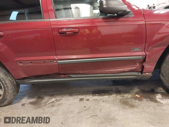 2007 Jeep Grand Cherokee Laredo with VIN 1J8GR48K97C631672, listed as a IAAI auction lot 41520054 with 231,576 mi miles. Bid and sale history available at carsss.com. Image 6.