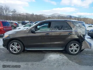 2013 Mercedes-Benz M-Class ML 350 BlueTEC with VIN 4JGDA2EB7DA258502, listed as a IAAI auction lot 41269991 with 140,182 mi miles. Bid and sale history available at carsss.com. Image 15.